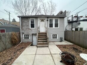 Building Photo - 4843 N Oakley Ave
