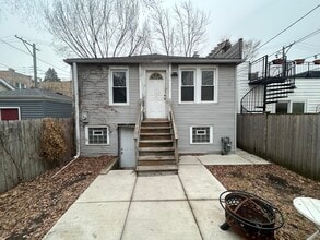 Building Photo - 4843 N Oakley Ave