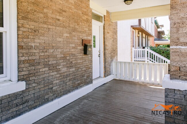 Foto del edificio - 363 E 12th Ave