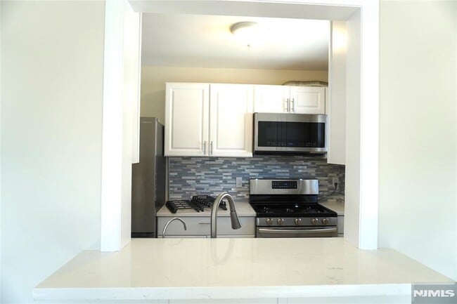 Building Photo - 399 S 6th St