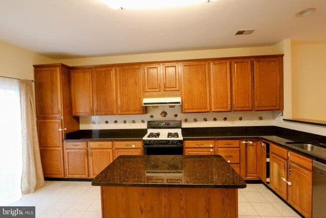 Building Photo - 34 Windsor Pond Rd