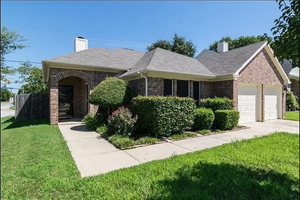 Primary Photo - 2502 Chesapeake Ct