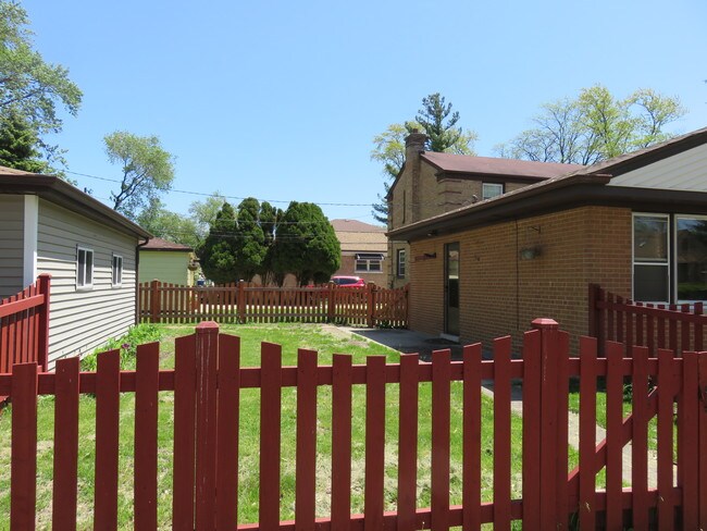 Building Photo - 1673 Ash St