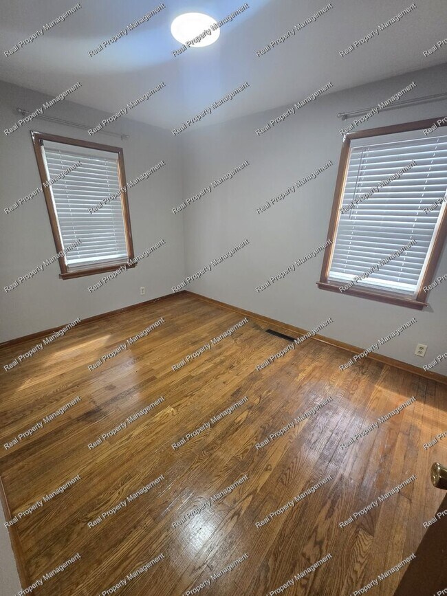 Foto del edificio - Three Bedroom Ranch