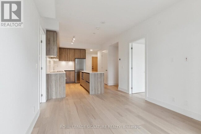 Building Photo - 8 Beverley Glen Blvd