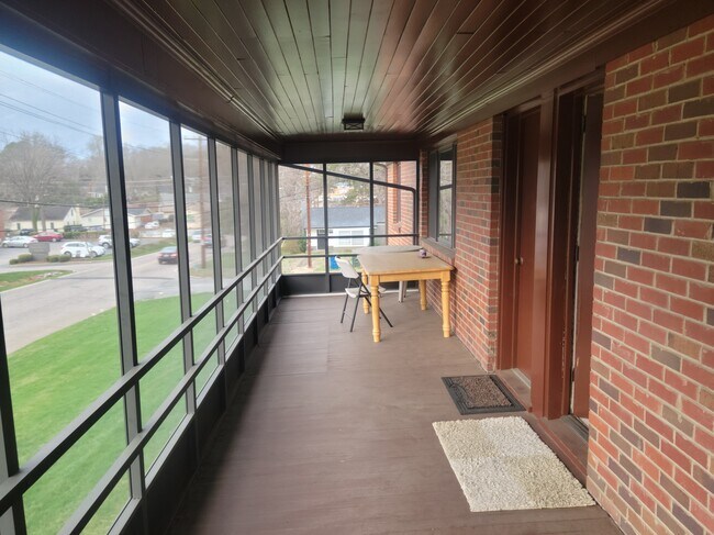 Foto del edificio - 1732 Brenner Ave