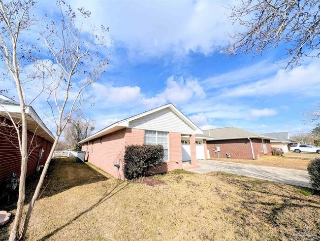 Building Photo - 28 Easton St