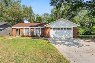Building Photo - 4008 Hitchcock Dr