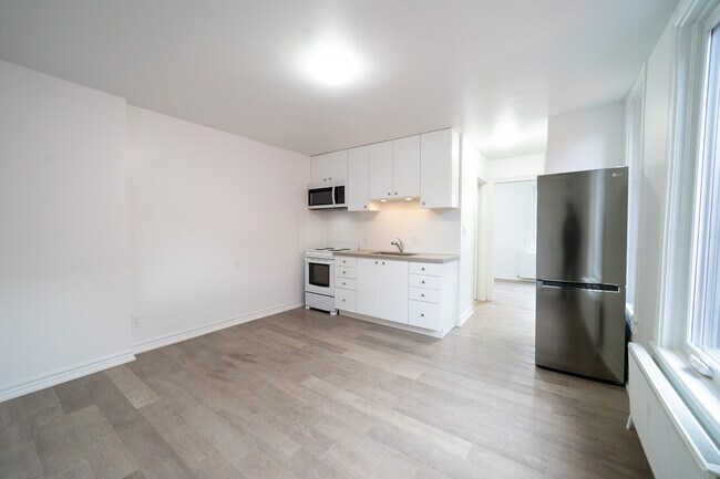 Building Photo - 91 Clinton St