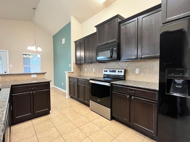 Foto del edificio - PRICE REDUCTION & NEW IN MANAGEMENT - AVAI...