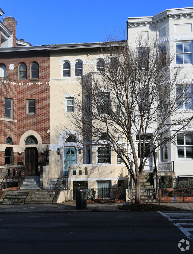 Building Photo - 1847 Calvert St NW