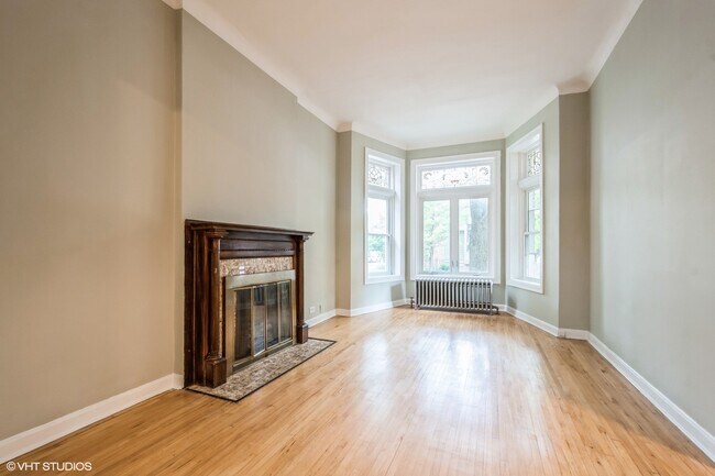 Building Photo - 3135 N Racine Ave