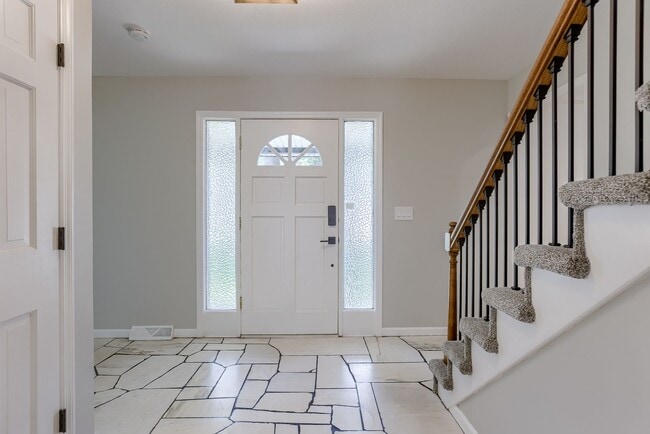 Building Photo - 4-Bedroom Backing to Trendwood Park!!