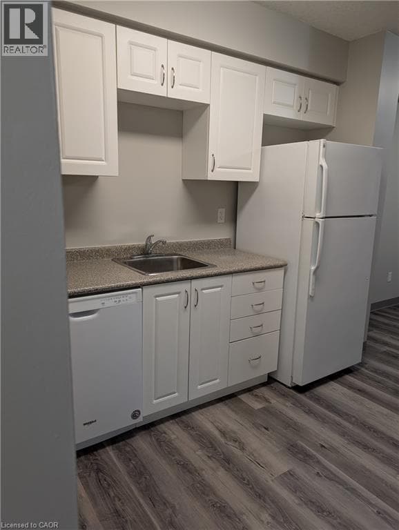 Building Photo - 736 Old Albert St