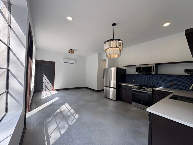 Building Photo - 485 1st Ave