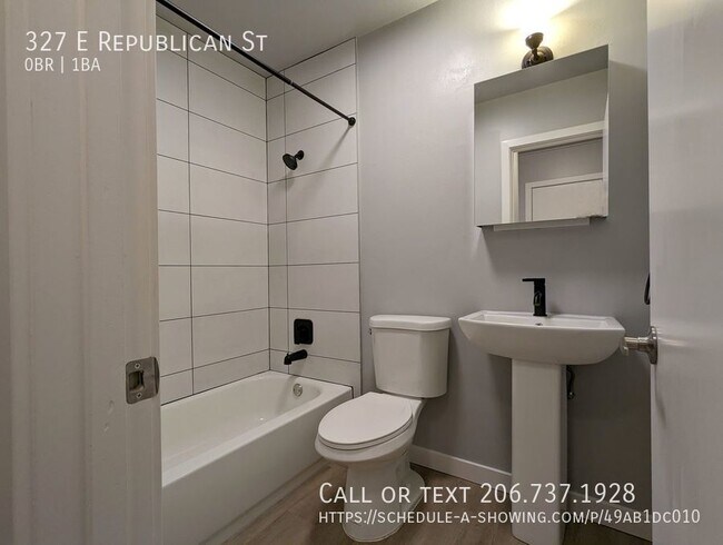 Foto del edificio - 327 E Republican St