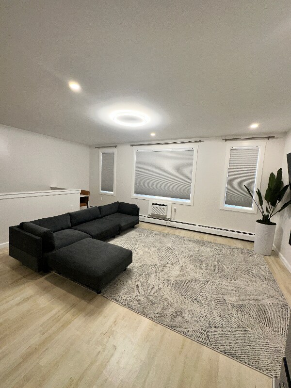 Primary Photo - 755 Barbey St