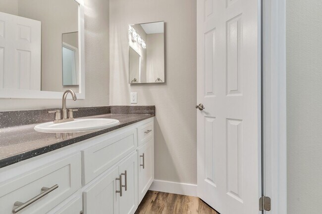 Interior Photo - Grossmont Bluffs