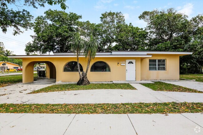 Building Photo - 2351 NW 28th St