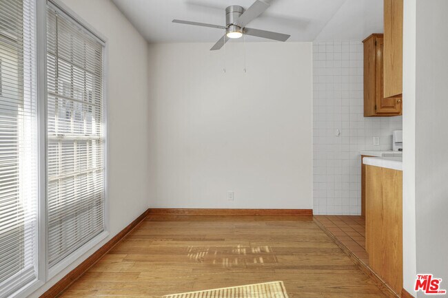 Foto del edificio - 218 S Gale Dr