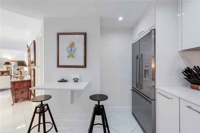 Building Photo - 825 Brickell Bay Dr