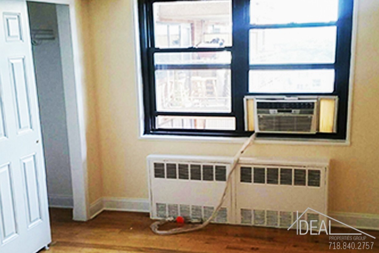 Building Photo - Highrise One Bedroom w/ Balcony - NO FEE !