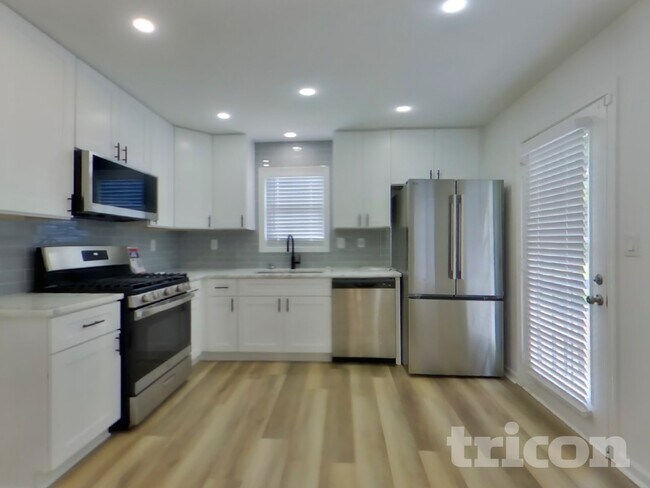 Building Photo - 2954 Lighthouse Ct