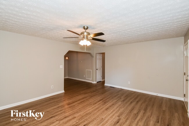 Building Photo - 176 Shadow Wood Dr