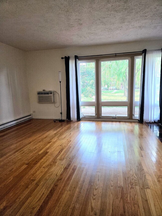 Foto del edificio - 2205 Arbor Cir