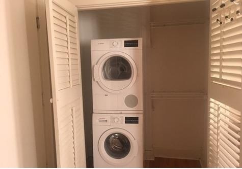 In-unit washer/dryer as well as on premises washer/dryer! - 3520 Emerson Ave S