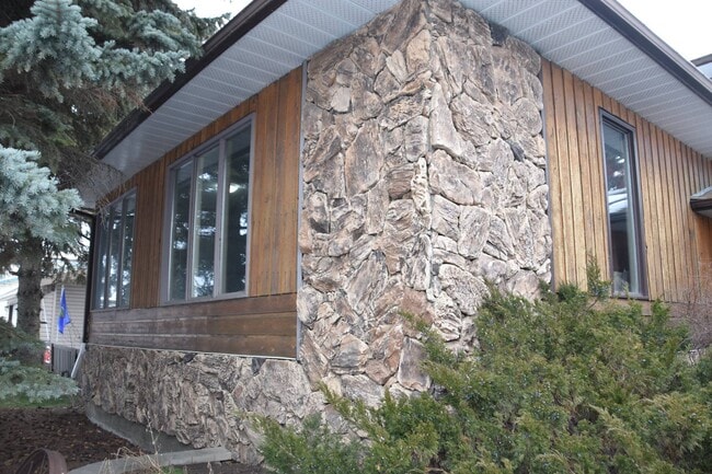 Building Photo - 9813-9875 75 Ave