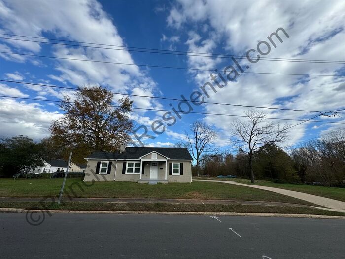 Primary Photo - Newly renovated 3 bedroom 2 bath home in C...