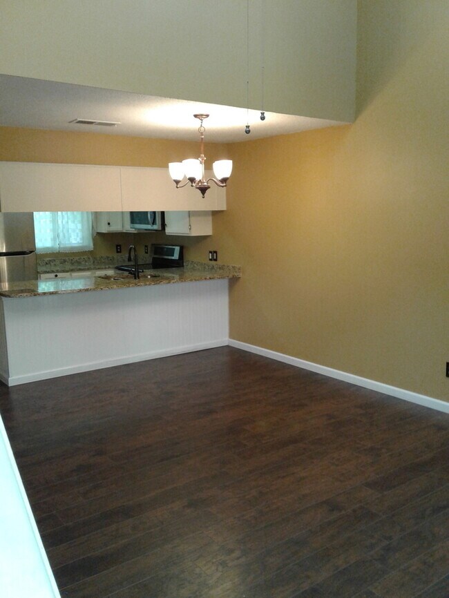 Building Photo - 3636 Green Acres Dr