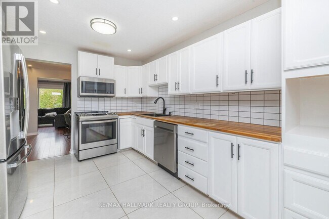 Building Photo - 890-890 Cahill Dr W