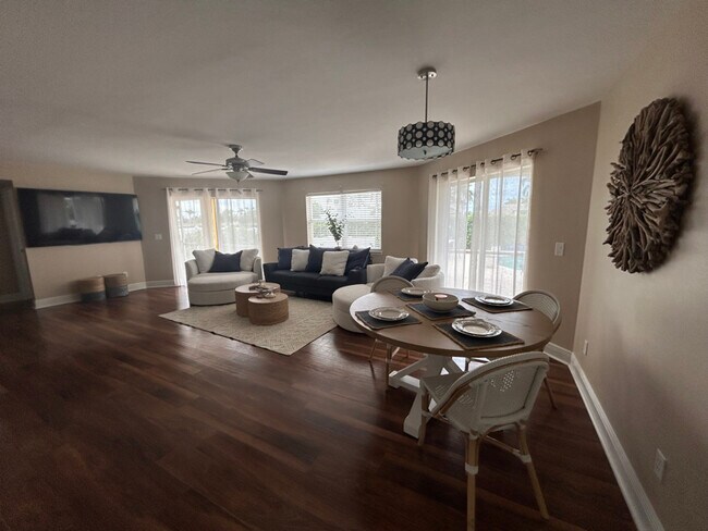 Building Photo - 5240 Chiquita Blvd S