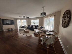 Building Photo - 5240 Chiquita Blvd S