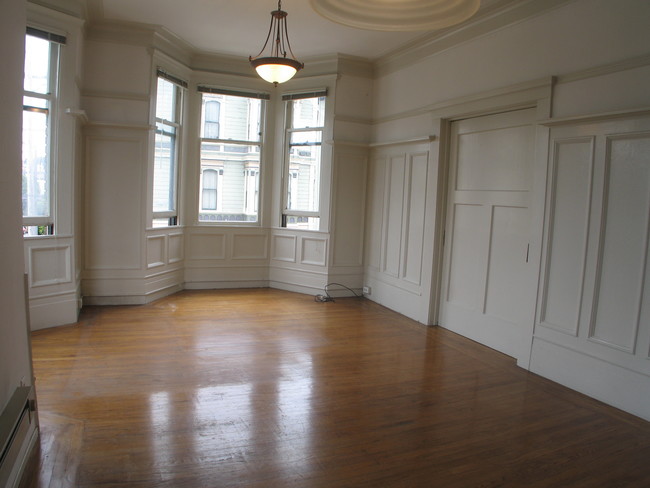 Building Photo - 909 Page St