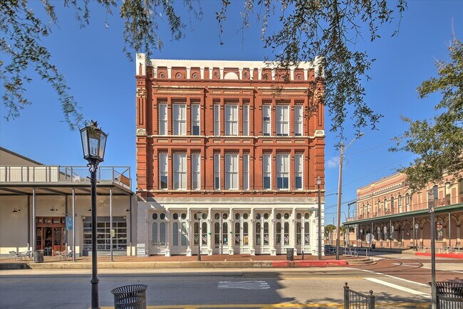 Building Photo - 2206 The Strand