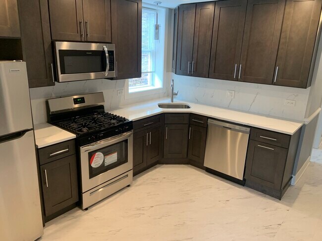 Foto del edificio - 3349 N Springfield Ave