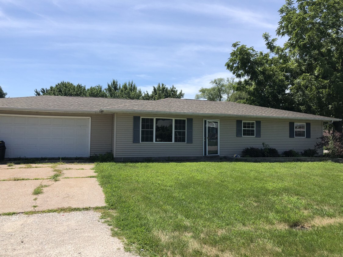 604 8th Ave, Colona, IL 61241 House Rental in Colona, IL