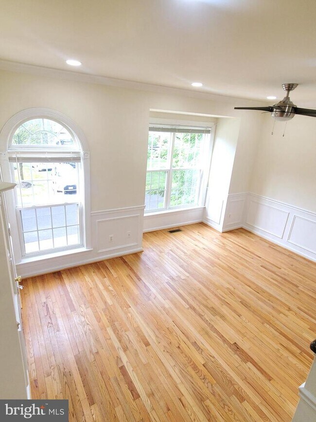 Building Photo - 5521 Sacramento Mews Pl