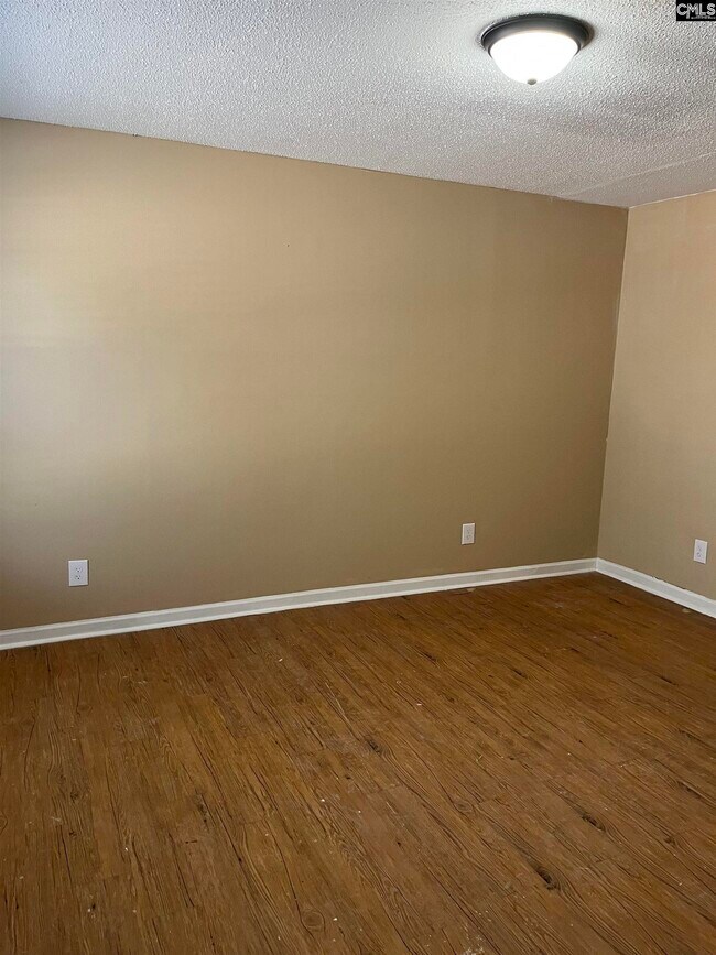 Building Photo - 120 Villa Ct