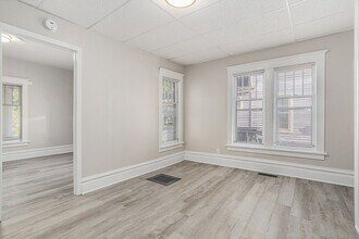 Building Photo - 429 Davis St