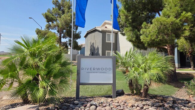Programe su visita personalizada y descubra nuestra acogedora comunidad, nuestras casas cuidadosamente diseñadas y nuestras excepcionales comodidades. ¡Nos encantaría mostrarle todo! - Riverwood Apartments