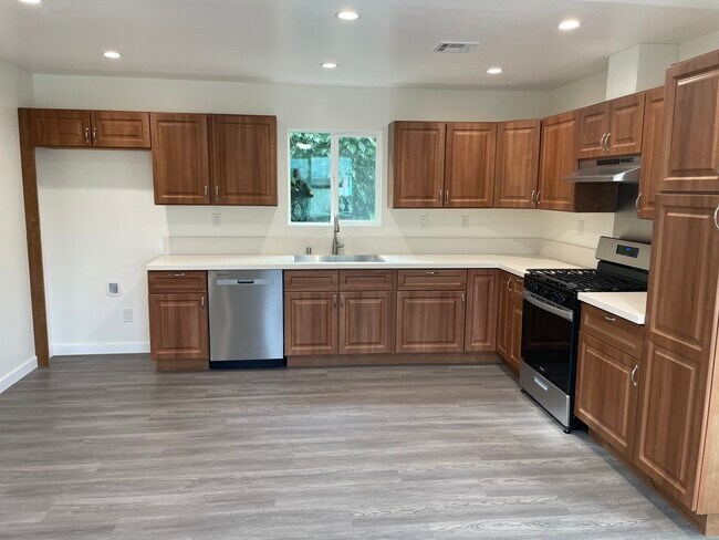 Kitchen - 15251 El Casco St