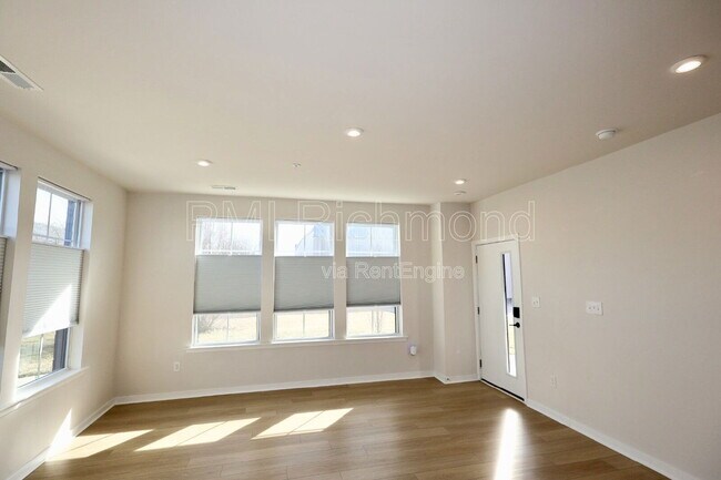 Foto del edificio - 2445 Ownby Ln