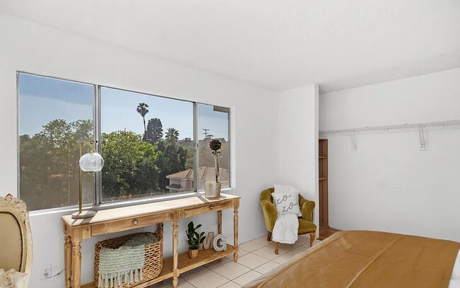 Foto del edificio - Welcome to this charming, spacious 1-bedro...