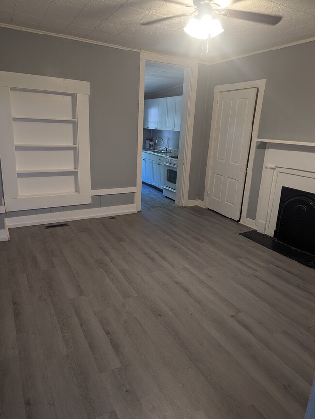 Large Dining Room - 211 Short St