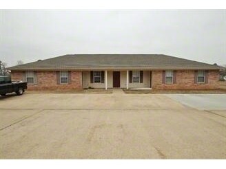 Primary Photo - 268-276 N Pecan St