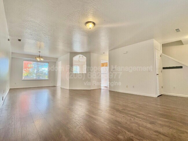 Building Photo - 1490 W Timor Ave